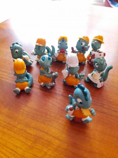 10 figurines kinder surprise dino