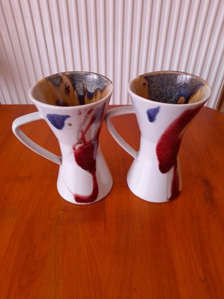 2 grandes chopes type mugs céramique signées
