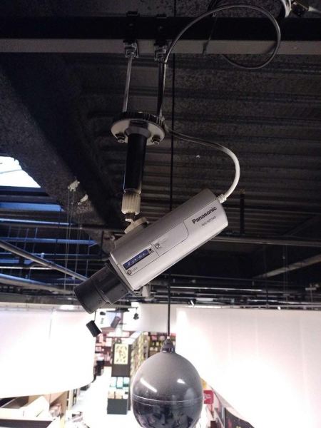 Caméras de surveillance et détecteurs de mouvement