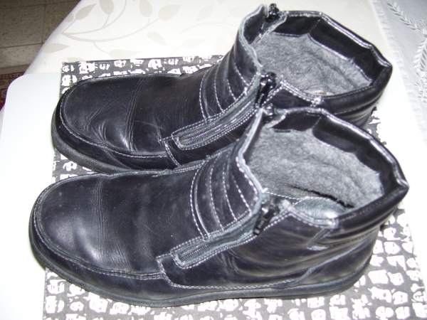 Chaussures montantes fourrées en cuir noir pointur pas cher
