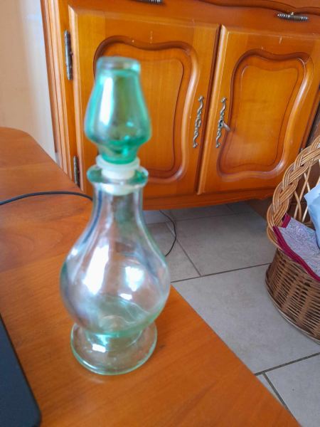 Vente Flacon en verre moulé - vintage