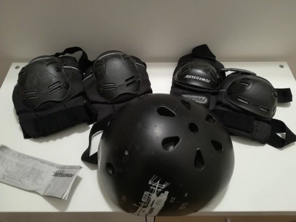 Kit de protections + casque roller skateboard trot