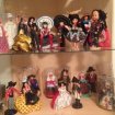 Lot de poupées folkloriques