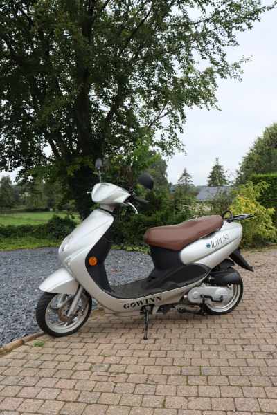 Annonce Scooter 50 cc quasi neuf (70 km)