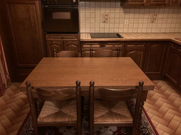 Table de cuisine avec rallonges et chaises