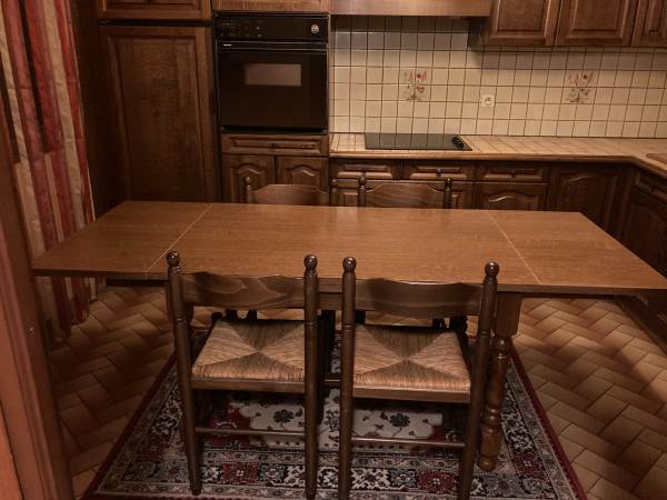 Vente Table de cuisine avec rallonges et chaises