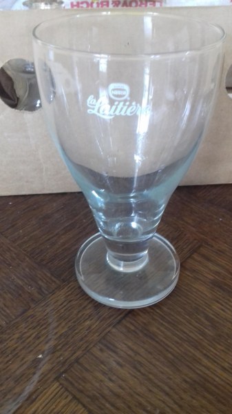 1 coupe à glace sur piéd  "la laitière"