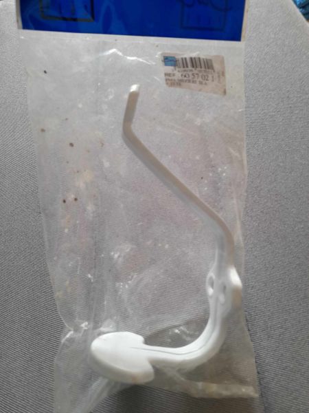 1 crochet &agrave; fixer - porte manteau blanc en m&eacute;tal