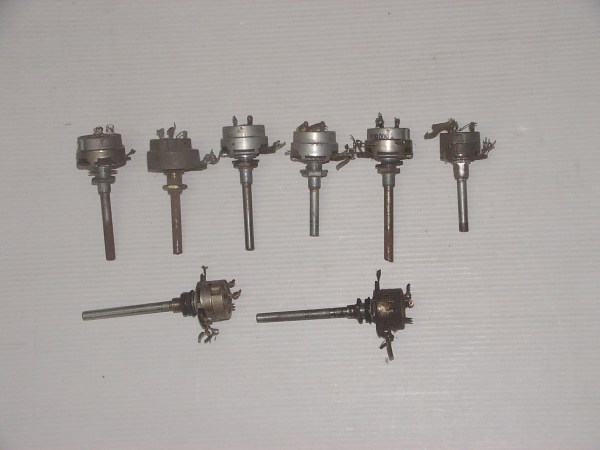 1 lot de 8 potentiomètres 500 k avec inters