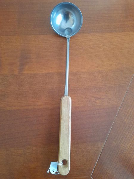 1 louche &agrave; sauce