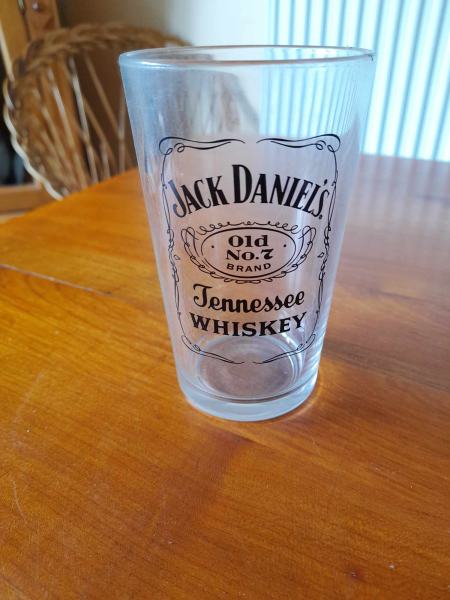 1 verre publicitaire à whisky jack daniel's