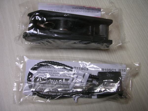 1 verrou et 1 cadenas remington.