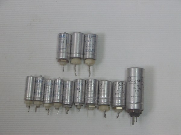 13 condensateurs 50 mf neufs à vis
