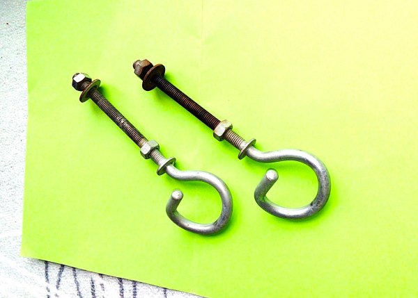 2 attaches "queue de cochon" pour balan&ccedil;oire