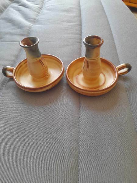 Vente 2 bougeoirs en terre cuite - sign&eacute;s