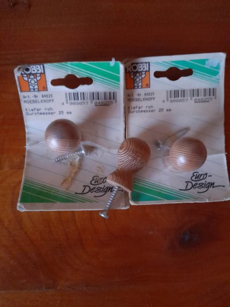 Vente 2 boutons de meuble en bois neufs + 1 gratuit