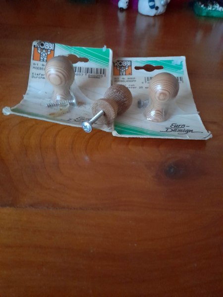 2 boutons de meuble en bois neufs + 1 gratuit