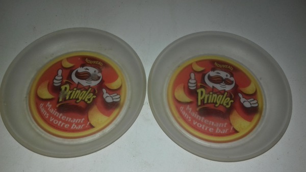 2 coupelles publicitaire "pringles"