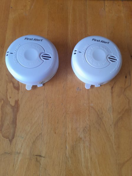 2 détecteurs de fumée first alert