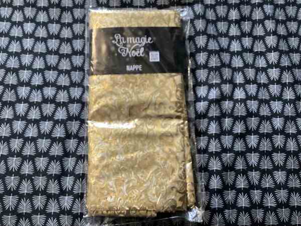 Vente 2 nappes d&eacute;co no&euml;l dor&eacute;es et argent neuves