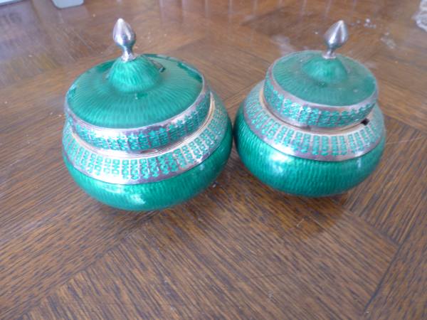 2 petites boites de d&eacute;coration en m&eacute;tal