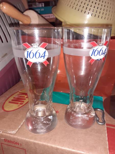 2 verres &agrave; bi&egrave;res 1664