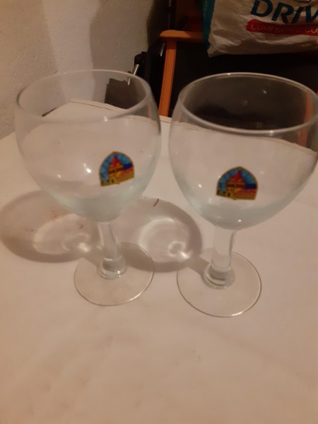 2 verres - ballon &agrave; vin