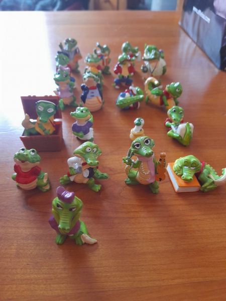 20 figurines kinder  crocco -