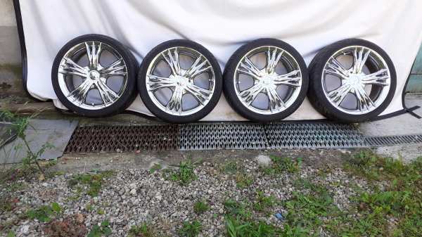 215/40/17 ( 4 ) pneu et jante chrom&eacute;es