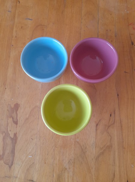 3 bols à sauce sur pied en céramique pas cher