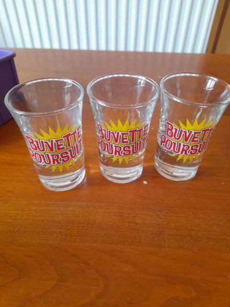 3 verres shooter en verres " buvette poursuite"