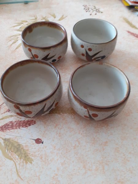 4 bols &agrave; sauce en gr&egrave;s