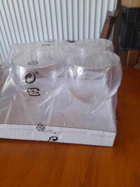 4 verres ballons &agrave; eau