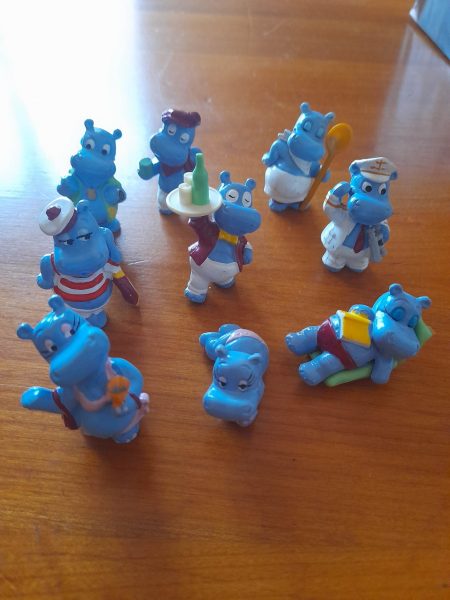 9 figurines kinder -la bande des hippos