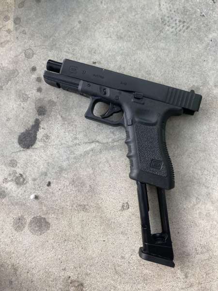 Airsoft glock 17 4,55mm(iron bb's) 3j co2 blowback pas cher