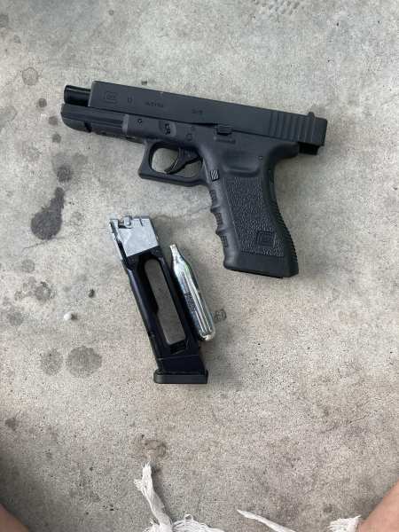 Annonce Airsoft glock 17 4,55mm(iron bb's) 3j co2 blowback
