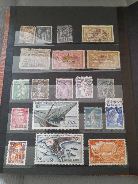 Album de 153 timbres oblitérés pas cher