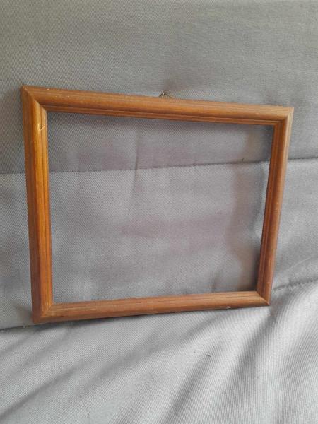 Ancien cadre en bois moulé 24 x 20 cm