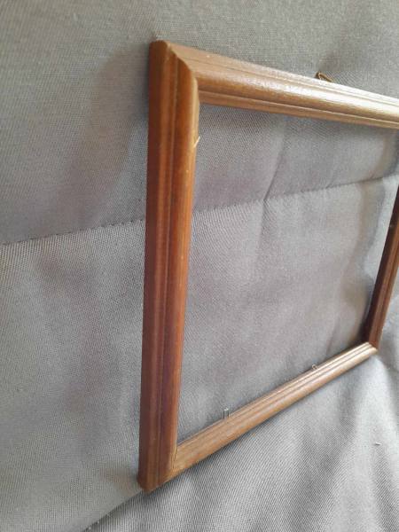 Annonce Ancien cadre en bois moul&eacute; 24 x 20 cm