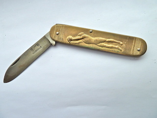 Ancien couteau "coursolle" thème sportif