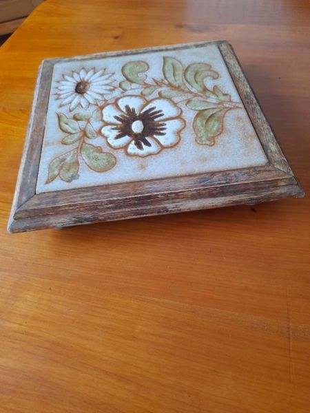 Vente Ancien dessous de plat en faience et bois