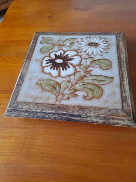 Ancien dessous de plat en faience et bois