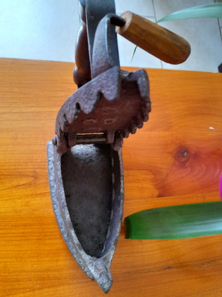 Vente Ancien fer à repasser à braise