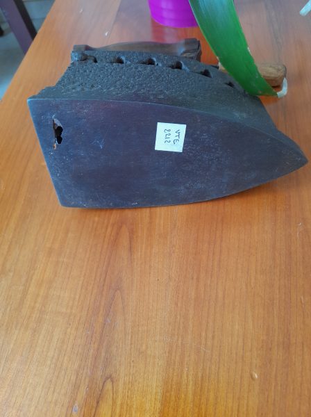 Ancien fer à repasser à braise pas cher