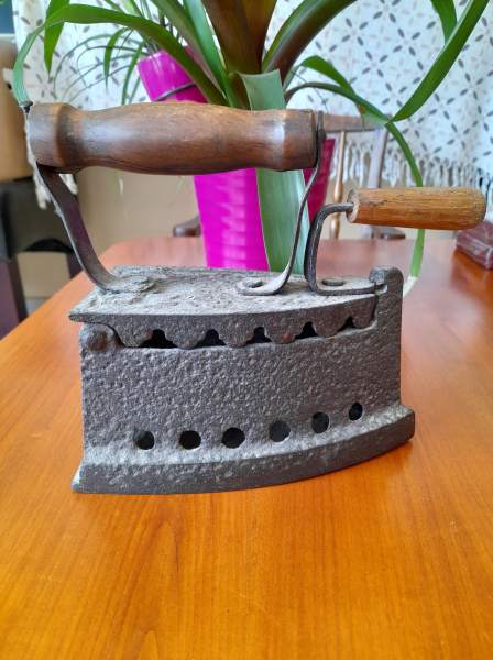 Annonce Ancien fer à repasser à braise