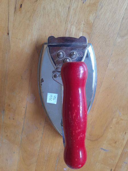 Ancien fer a repasser radiola fs42