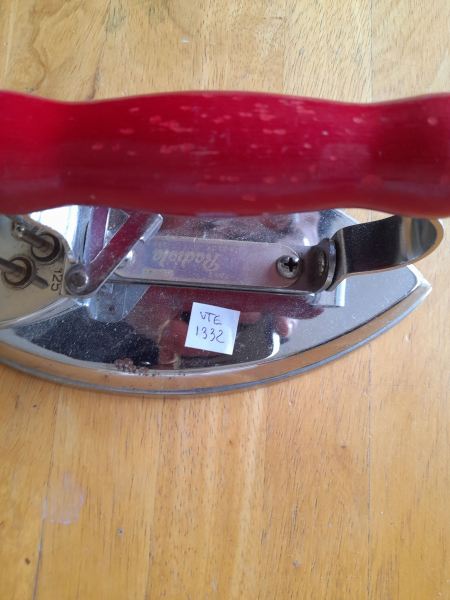 Ancien fer a repasser radiola fs42 pas cher