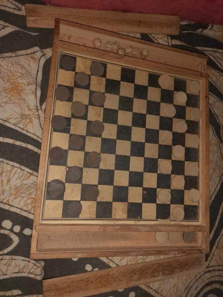 Ancien jeu de dames et oies en bois - double face pas cher
