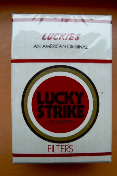 Ancien paquet cigarettes lucky strike
