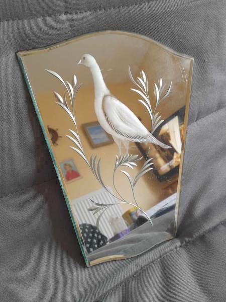 Ancien petit miroir cisel&eacute; - oiseau -